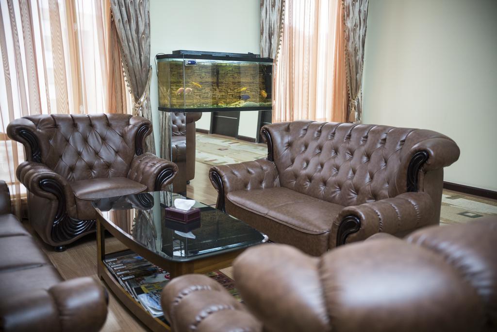 Capital Hotel Jerevan Eksteriør billede
